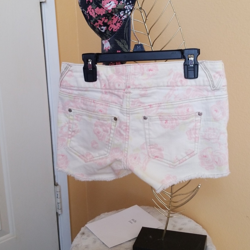 Celebrity Pink denim Shorts - Picture 3 of 5